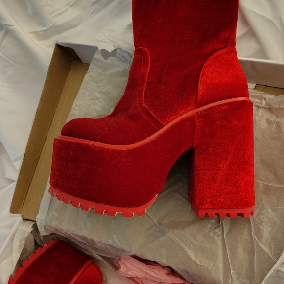YRU Red Velvet Platform Block Heel Ankle Boots - Women - Picture 2 of 5